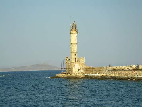 Der venezianische Leuchtturm im alten Hafen von Chania