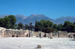 La Cour Centrale de Festos et la Grotte de Kamares sur le Mont Psiloritis