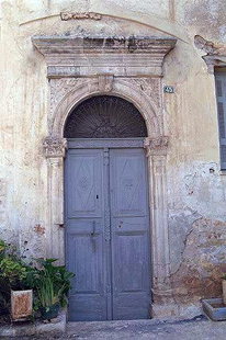 Venezianisches Portal im Stadtviertel von Kastelli, Chania (Archive)