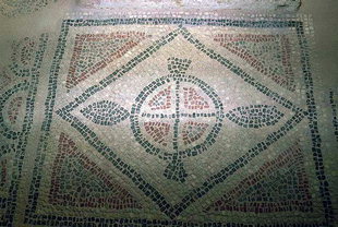 Μωσαϊκά από τη βασιλική εκκλησία του 6ου αιώνα στη Σούγια