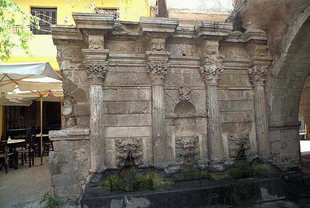 The Rimondi Fountain among the cafes of Rethimnon