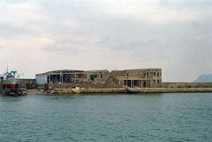 Le fort Vénitien de San Nicola dans le port de Chania