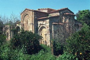 L'église Byzantine d'Ai Yannis Kyr-Yannis parmi les orangeraies de Kydonia