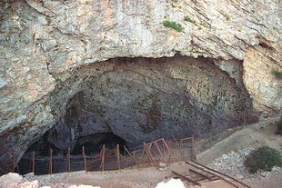 La grotte d'Ideon Andron sur les pentes du Le Mont Psiloritis