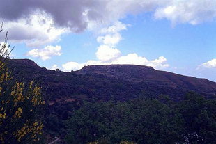 L'endroit de l'ancienne Rizinia sur la colline de Patela