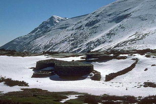 Eine Mitata - Käsehütte auf der Nida-Hochebene