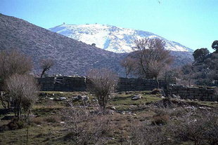 The Minoan site of Zominthos and Mount Psiloritis