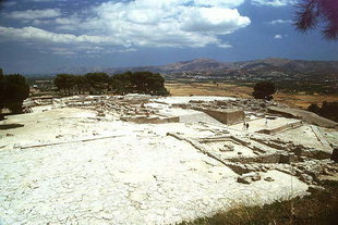 The Upper Court and the Theatre Area, Festos