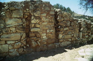 The hall and slots for vertical beams, Agia Triada