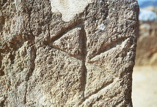The double axe markings on the pillars, Malia
