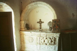 Ο τάφος στην εκκλησία του Αγίου Ιωάννη και της Αγίας Τριάδας στην Παντάνασσα