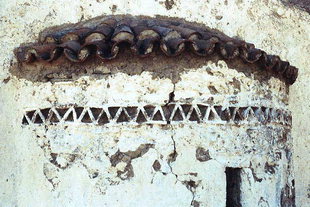 Tooth-brick decorations on the Panagia Church, Skafidia