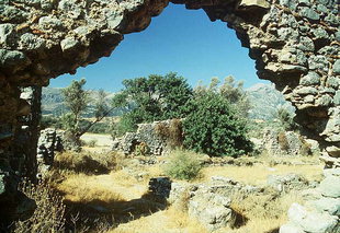 Ruines de la basilique à trois nefs à Ellinika, Vizari