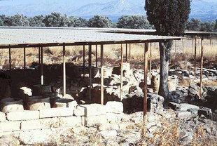 Pithari dans une ferme Minoenne à Mitropolis
