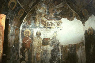 Die Hinterwand der Panagia-Kirche in Agia Paraskevi