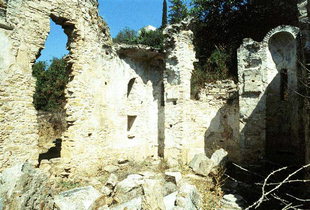 Ruines de l'église du XV siècle d'Agia Varvara à Latsiana