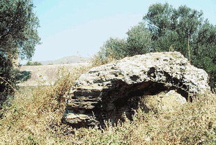 Ruderi romani nei pressi dells chiesa di Agios Georgios, Nopigia