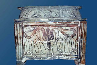Minoischer Sarkophag im Museum von Chania