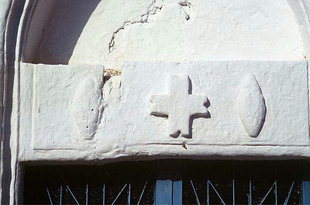 Verzierungen am Portal der Agia Marina-Kirche in Amnatos
