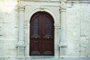 Le portail de l'église de la Panagia à Kirianna