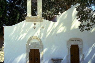 La chiesa a doppia navata di Zoodohos Pigì a Pirgou