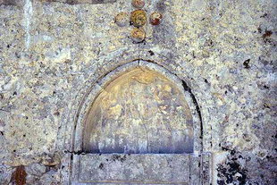 L'architrave et les rosettes de l'église de Michael Archangelos, Vlahiana