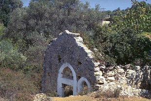 Les ruines spectrales de l'église d'Agia Paraskevi, Skouloufia