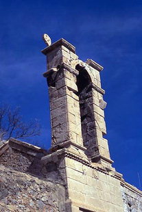 Il campanile della chiesa di Anàlipsis nei pressi di Males