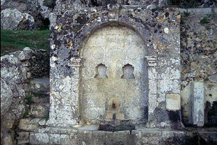 The fountain near the Voila Villa in Handras