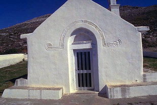 Η πρόσοψη της εκκλησίας του Αγίου Ιωάννη στην Αζοκέραμο
