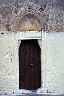 Η εξώθυρα  της εκκλησίας της Παναγίας Χανουτιάς στη Γέργερη