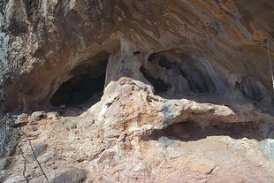 Το σπήλαιο στη Μονή Καψά