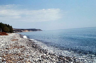 La plage de Keratokambos au-dessous de Kato Viannos