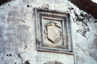 Wappen an der Villa von Rodia