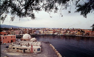Die Janitscharen-Moschee am Hafen von Chania